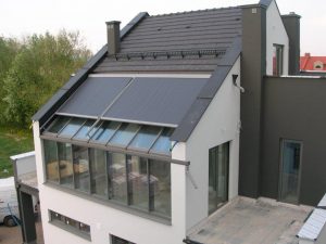 Read more about the article Rolety zewnętrzne – dlaczego warto je zamontować w swoim domu?